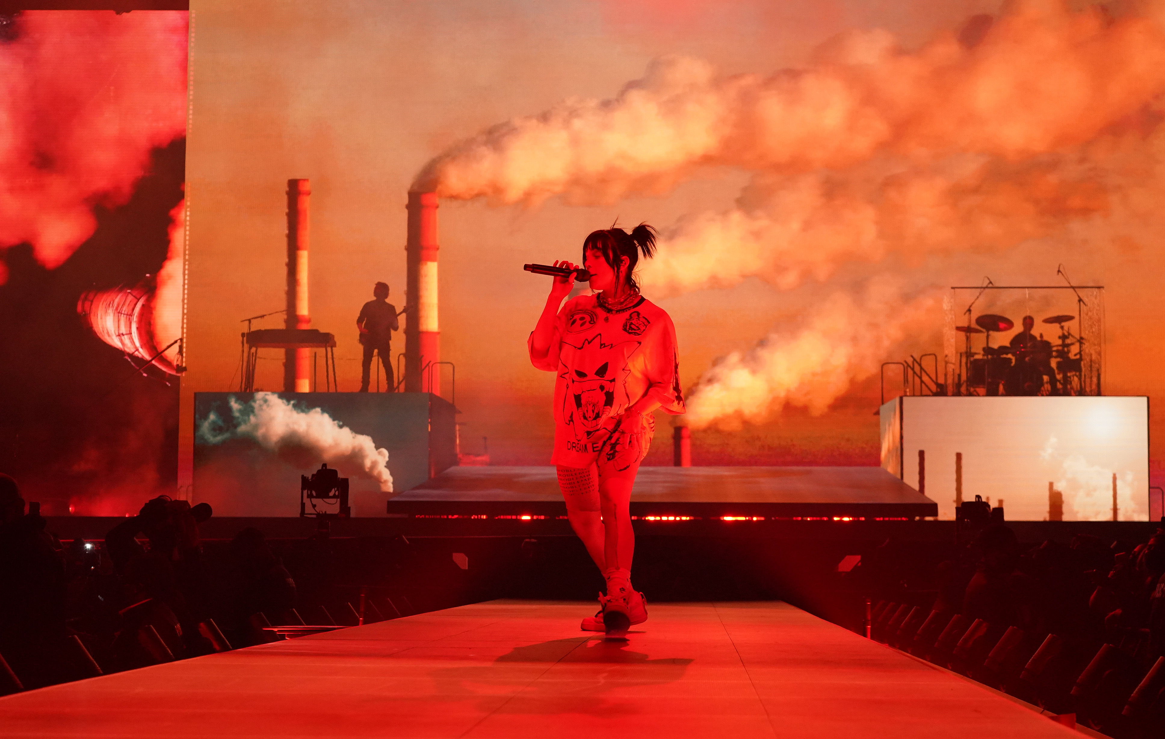 Place Billie Eilish Paris 2022 Billie Eilish arrête son concert pour venir en aide à une personne du  public !