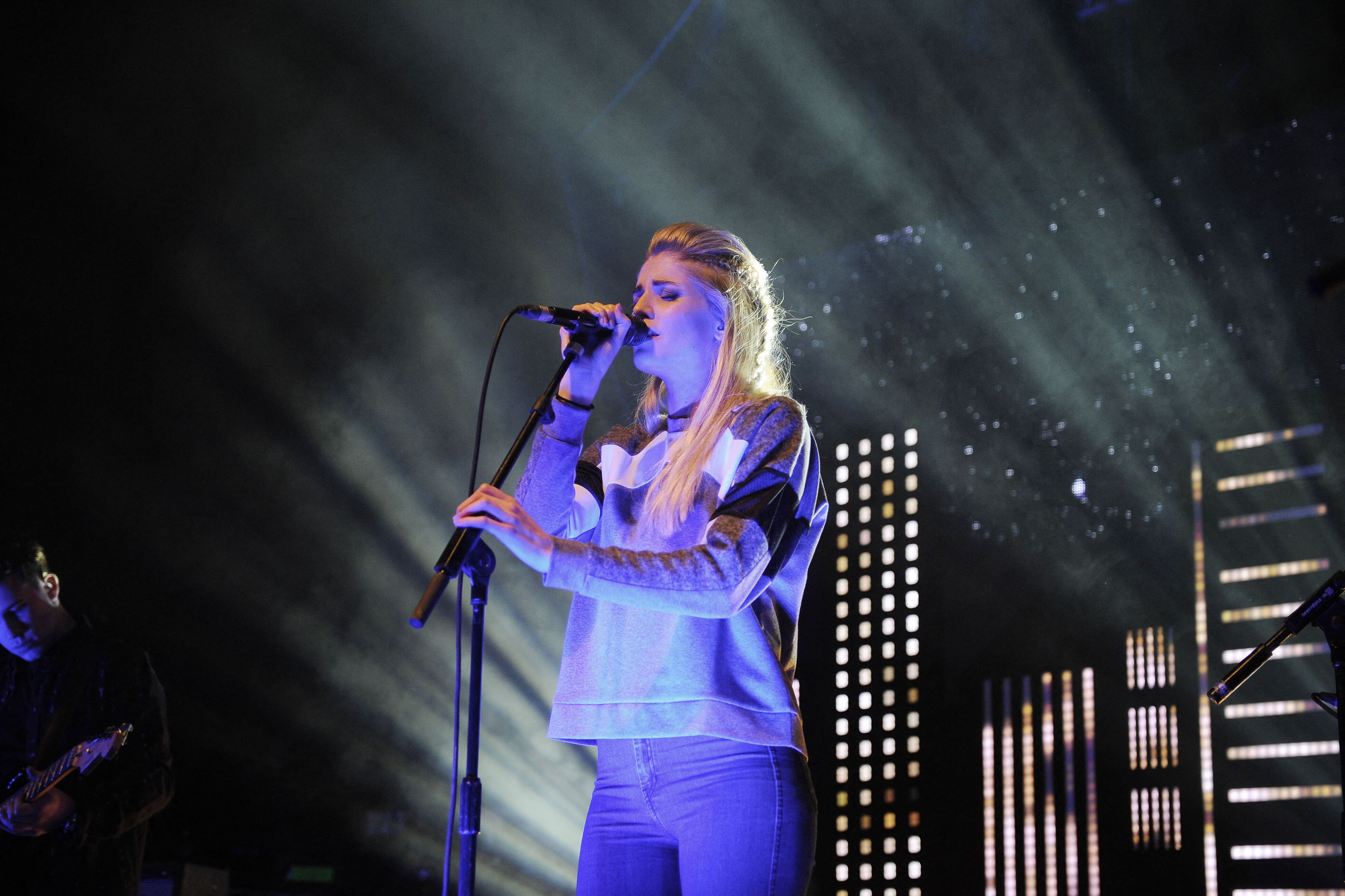 Listen to “America” ​​the new single from London Grammar!