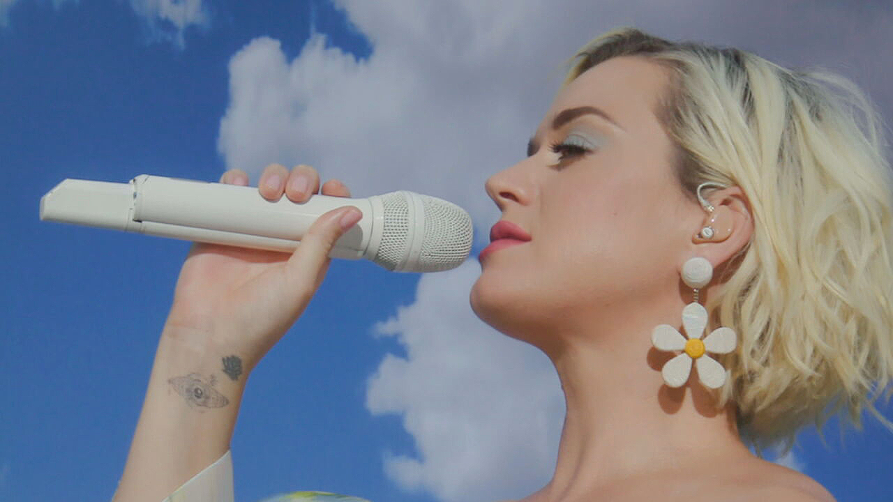 Katy Perry D Voile La Tracklist De Son Nouvel Album Smile