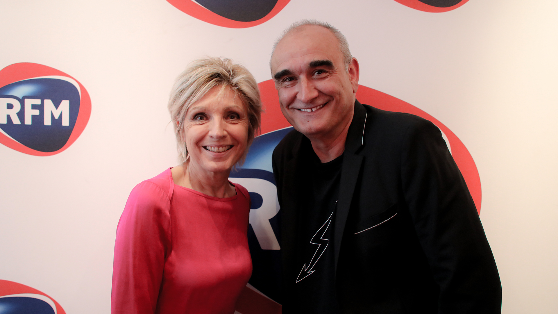 Khám phá cuộc phỏng vấn với Évelyne Dhéliat trên micro của Pascal Nègre!